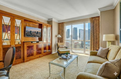 Relax in Style 🛋️ - Spacious & Elegant with Floor-to-Ceiling Windows!