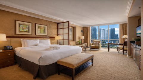 Sleep like royalty! Sink into a plush king-size bed and wake up to stunning Vegas views.
