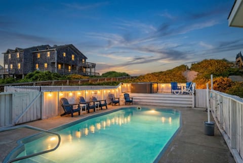 🌊 Ocean breeze, private pool, and a golden sunset – pure coastal bliss