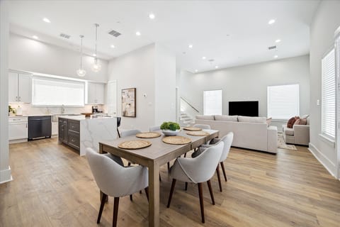Modern Open-Concept Living – Spacious, stylish, and perfect for your stay! 🏡