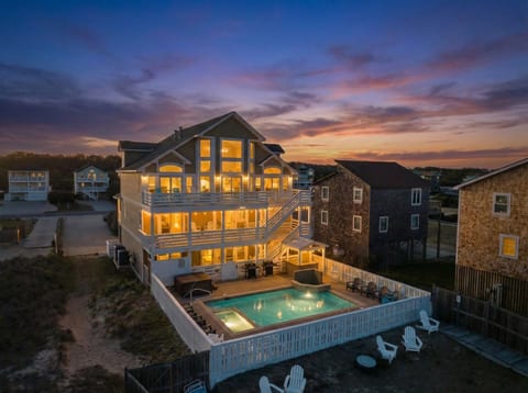 Anglers Retreat by LUXSTAYUSA 🌅 Three stories of luxury living and golden hour views.