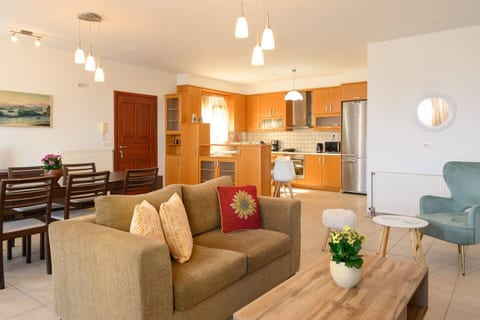 Gi & Vi House