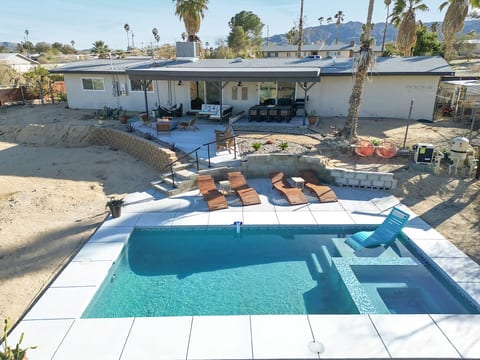 Manana Moonrise | Pool, Spa, Views, 9 mins to JTNP image 1