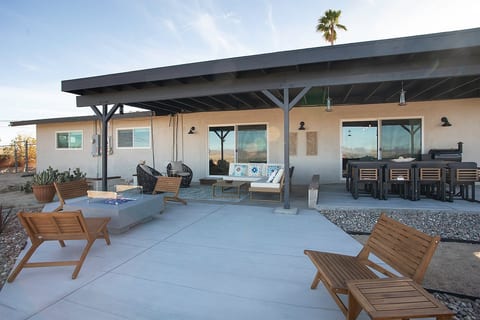 Manana Moonrise | Pool, Spa, Views, 9 mins to JTNP image 4