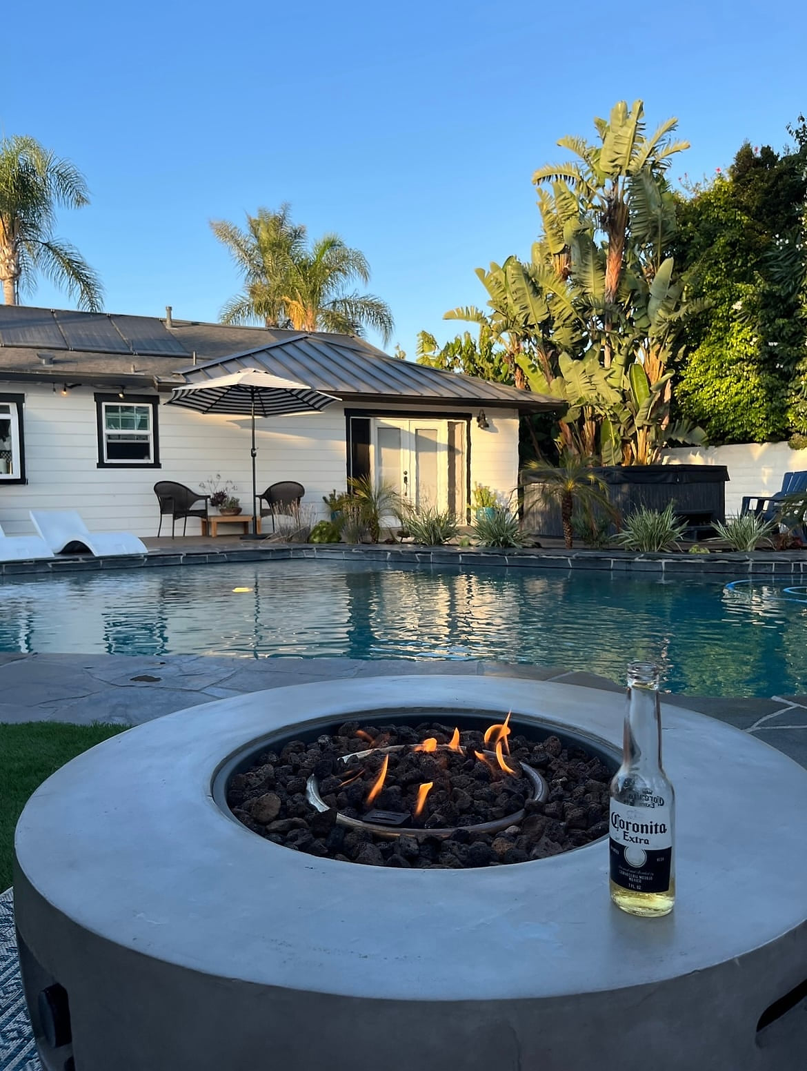 *5 Star* Amazing Beach House, Huge Pool, Hot Tub! image 1