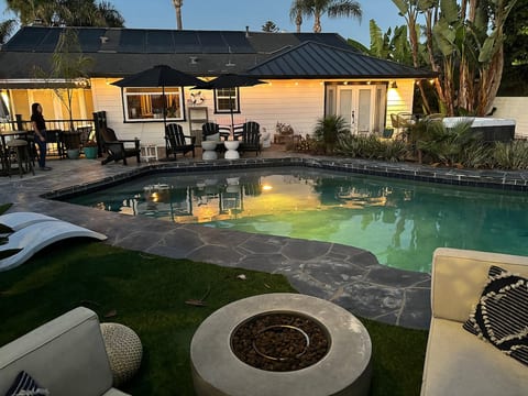 Beach Resort Style. Enjoy Paradise by the Sea. image 3