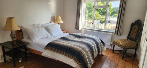 Cosy home off Glastonbury High Street