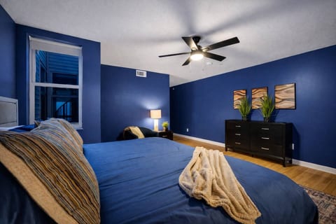 Riverview Penthouse + Balcony + Games + Parking
