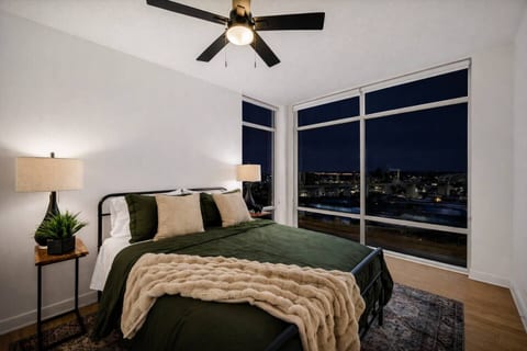 Riverview Penthouse + Balcony + Games + Parking