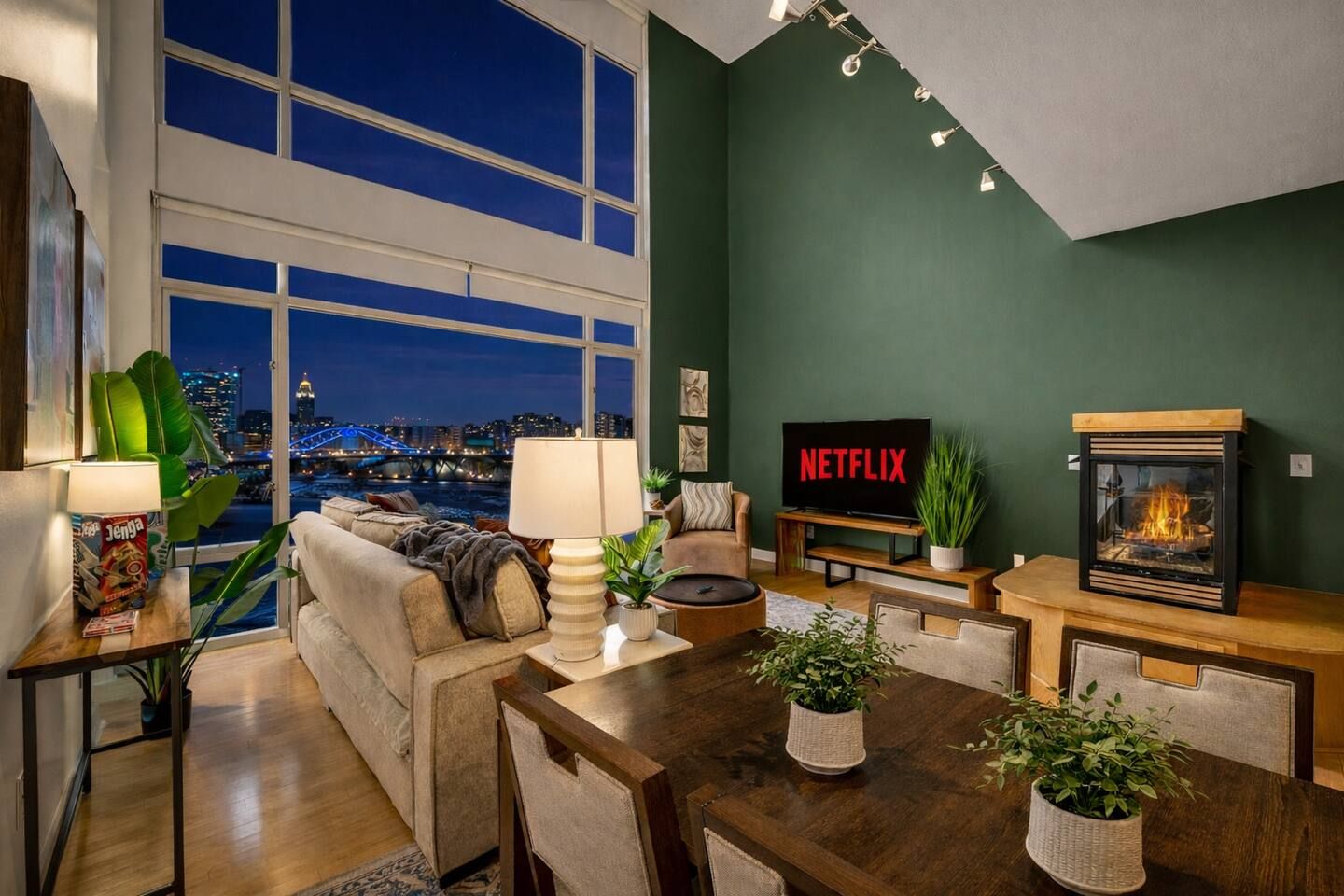 Riverview Penthouse + Balcony + Games + Parking