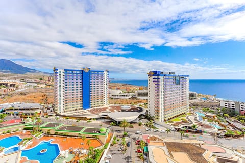 Oceanview Paradise 2BR: High-Speed WiFi & Office | Walk to Beach & Restaurants | Costa Adeje