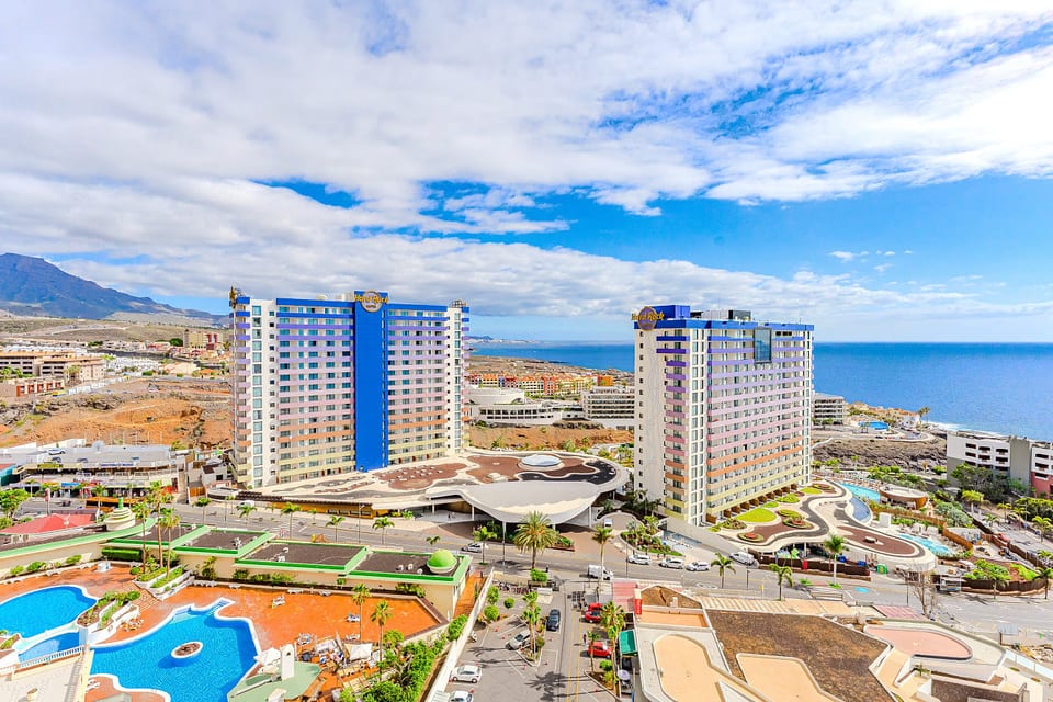 Oceanview Paradise 2BR: High-Speed WiFi & Office | Walk to Beach & Restaurants | Costa Adeje - Adeje