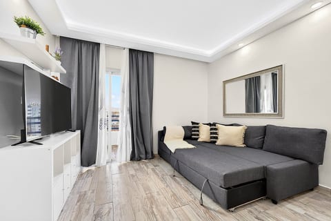 Oceanview Paradise 2BR: High-Speed WiFi & Office  | Walk to Beach & Restaurants | Costa Adeje