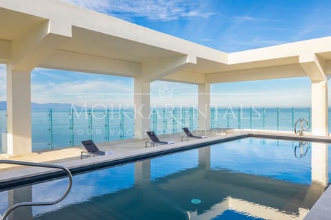 Luxury Bayfront Condo in Puerto Vallarta | 1 Bedroom + 2 Bathrooms | Rooftop Infinity Pool