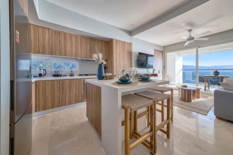 Luxury Bayfront Condo in Puerto Vallarta | 1 Bedroom + 2 Bathrooms | Rooftop Infinity Pool