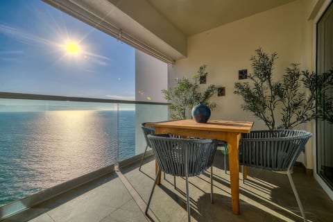 Luxury Bayfront Condo in Puerto Vallarta | 1 Bedroom + 2 Bathrooms | Rooftop Infinity Pool