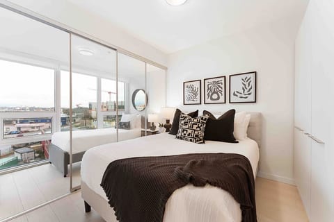 Stylish & Modern 2beds A/C & Parking