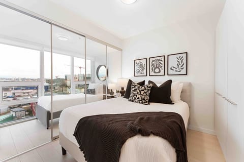 Stylish & Modern 2beds A/C & Parking