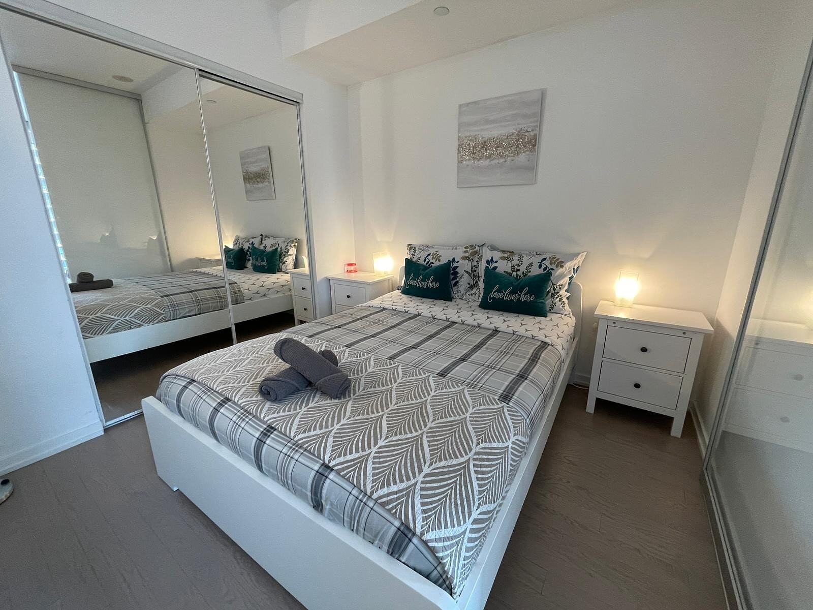 CN Tower Downtown Toronto Premier 1 Bedroom Condo