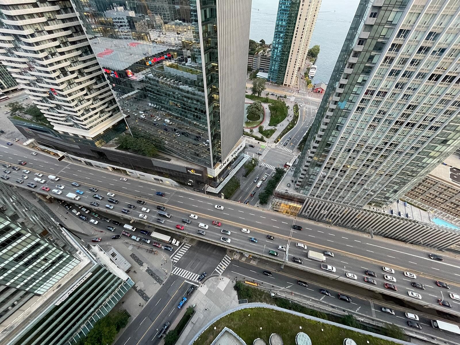 Premier Luxury 3 Bedroom Condo Downtown Toronto