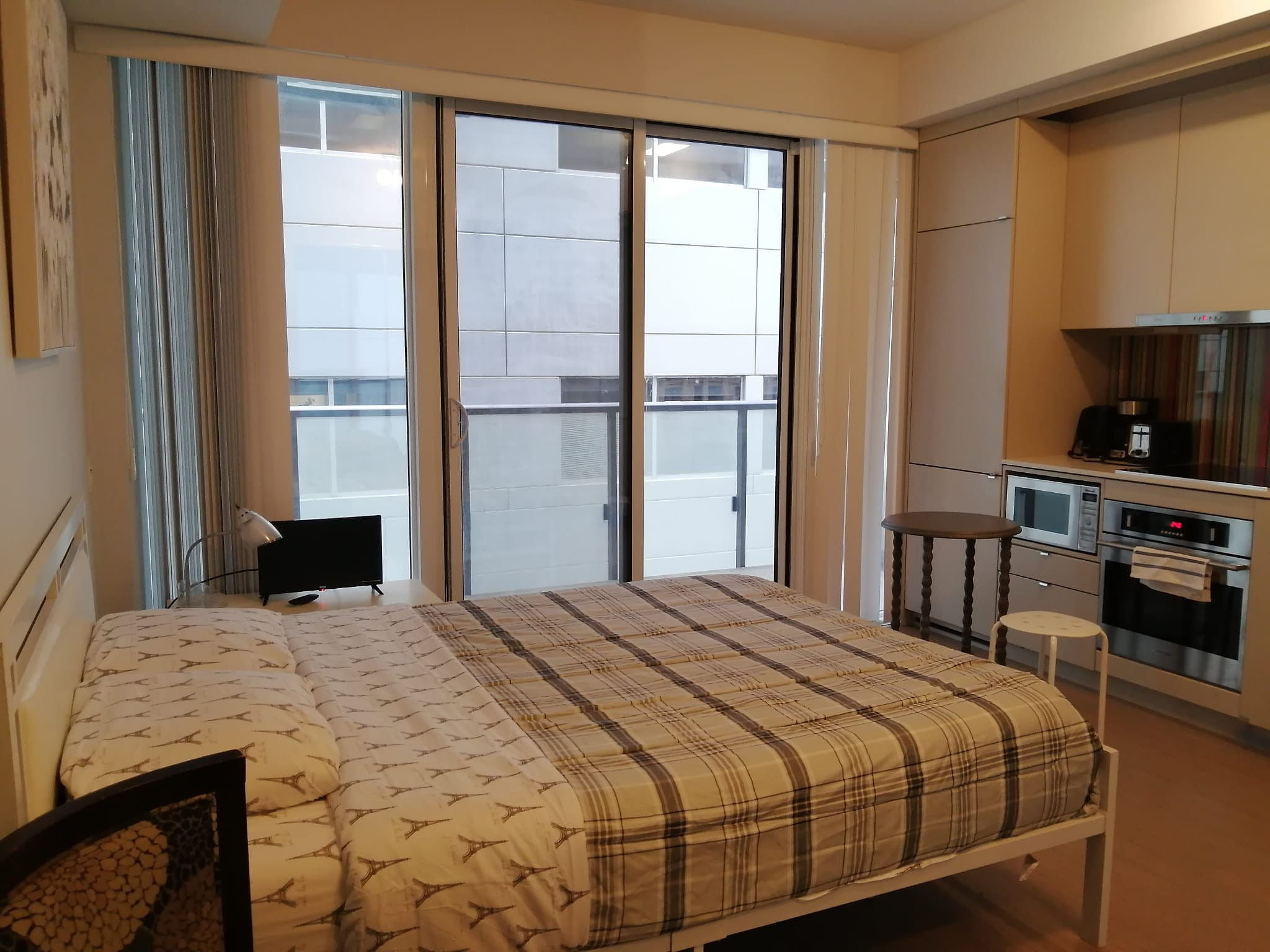 The Cozy Studio Entertainment Area Downtown Toronto CN Tower