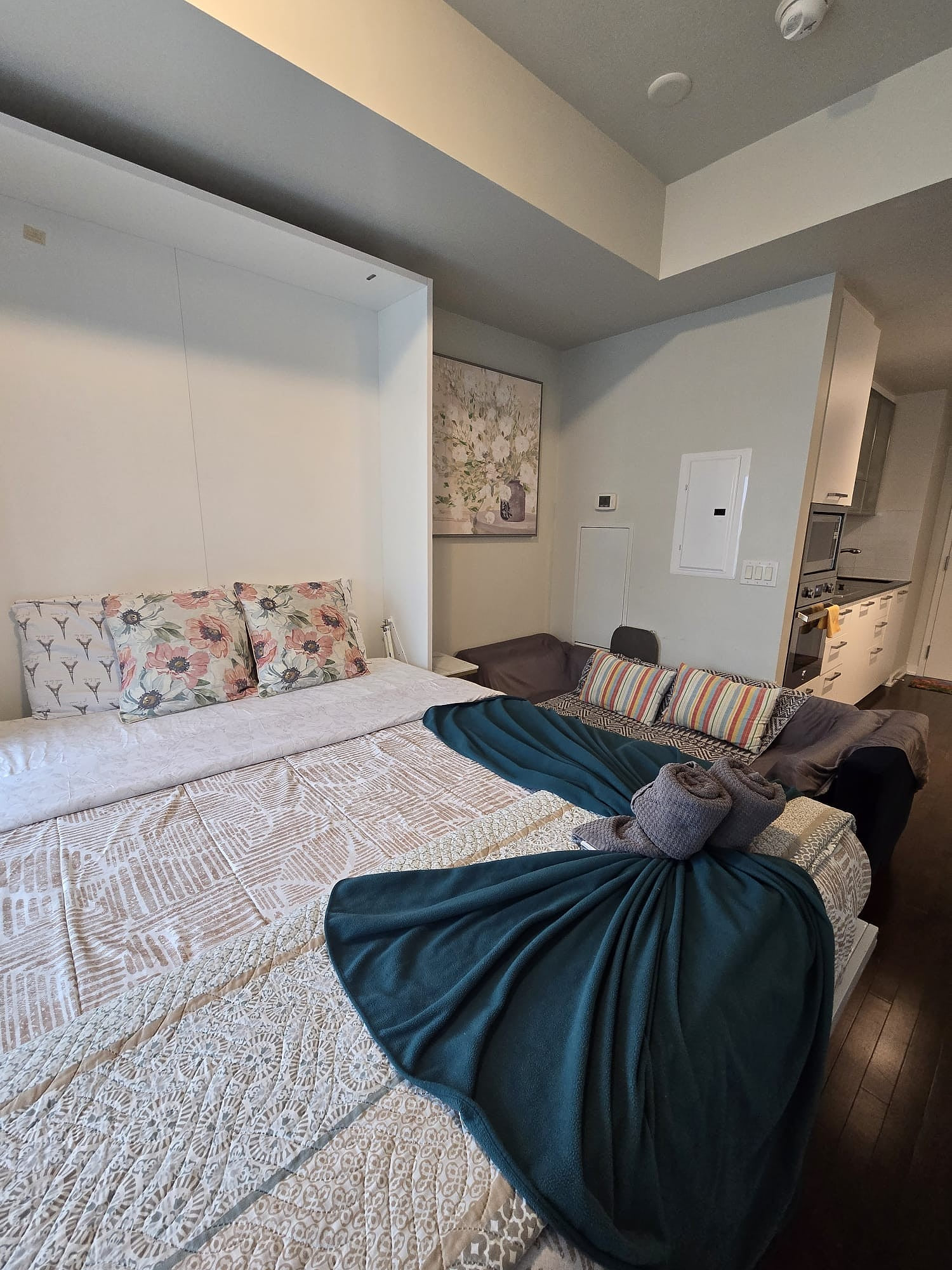 ICE Clouds View Premier Studio Downtown Toronto