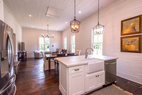 ★ Top Airbnb property 2mi from UA Campus 3br 3ba image 4