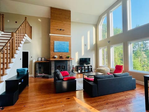 Spacious Chalet Tremblant |Auberge Rivière Noire image 1