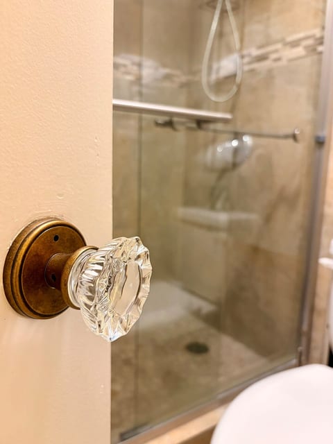 Vintage style glass knobbed doors provide privacy between the toilet and shower room and the sink and mirror area to provide "together but separate" privacy. Bath gel, Shampoo and conditioner are provided.