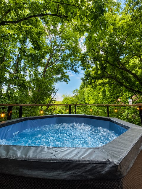 Private hot tub – freshly cleaned and ready for your evening soak.