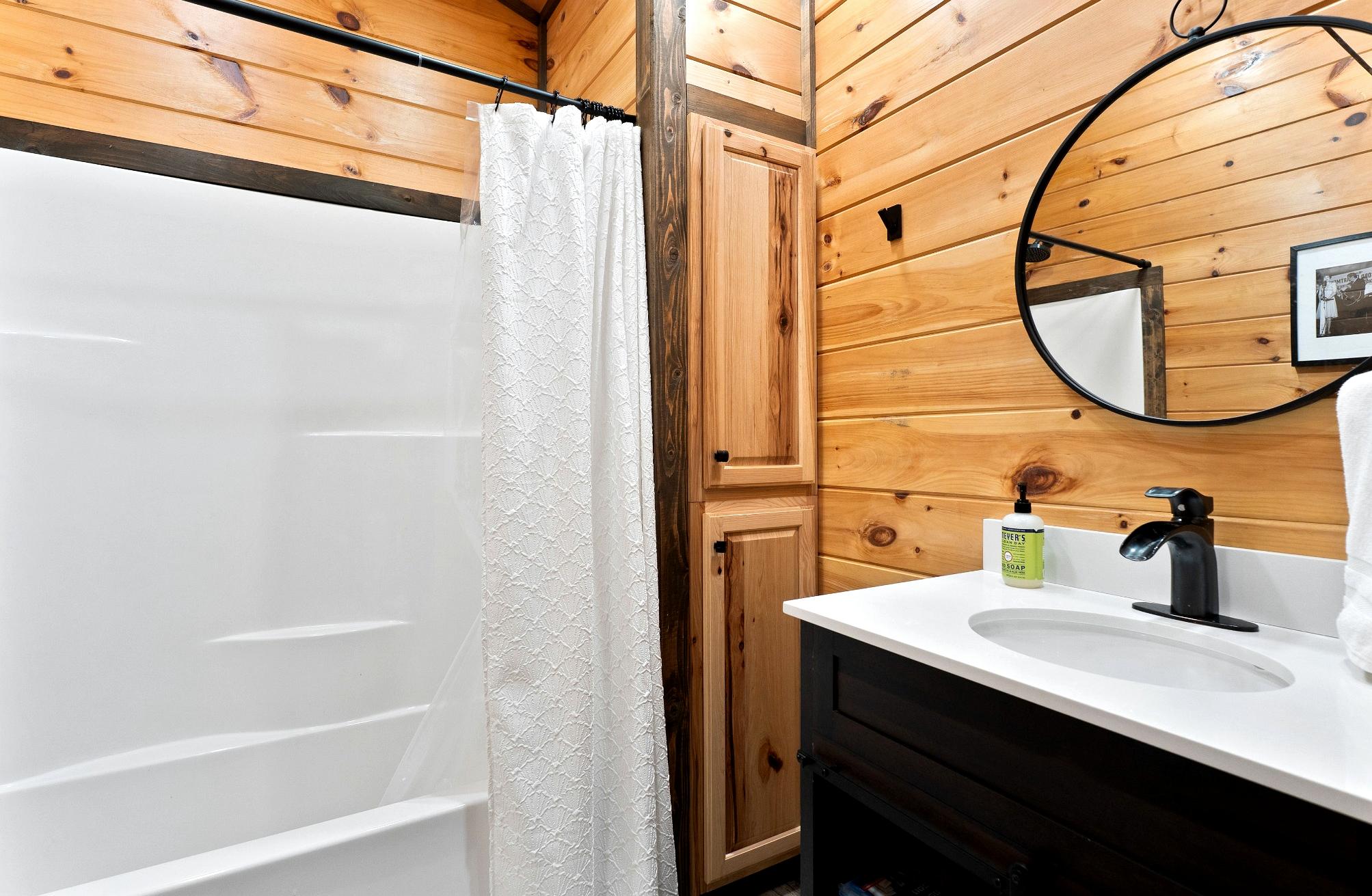 Ensuite bathroom to Bedroom 1