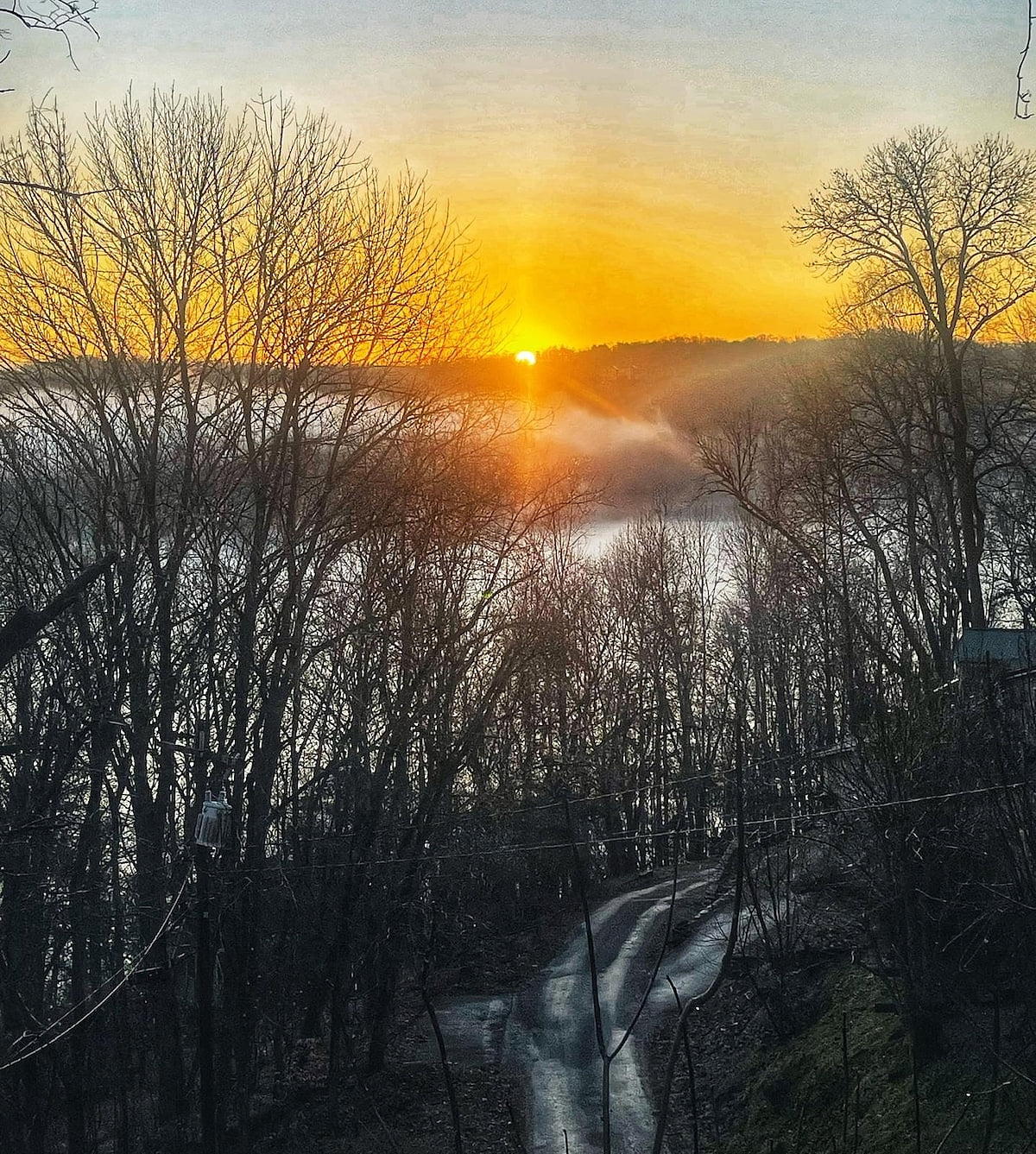 Breathtaking seasonal Center Hill Lake vistas and magnificent sunrises right from your doorstep—serenity awaits!