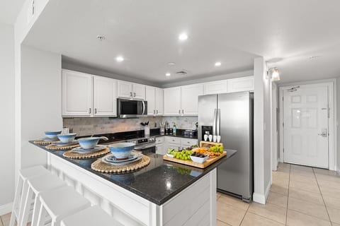 *New Reno* Calypso 2 - Beachfront! Walk 2 Pier Prk image 5