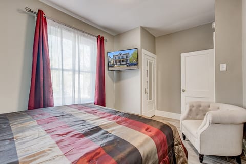 94 Walk Score | Capitol Hill Denver | New King Bed