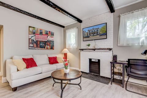 94 Walk Score | Capitol Hill Denver | New King Bed