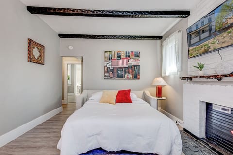 94 Walk Score | Capitol Hill Denver | New King Bed