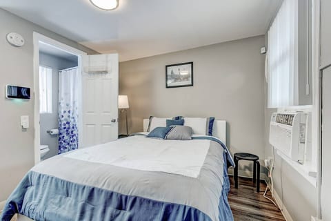 Boutique Studio in Olde Town | Walk to Light Rail
