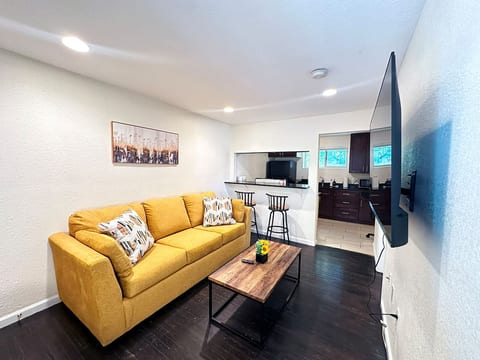 Furnished Sunflower 1BR | 10min to Denver | 30+ Stays