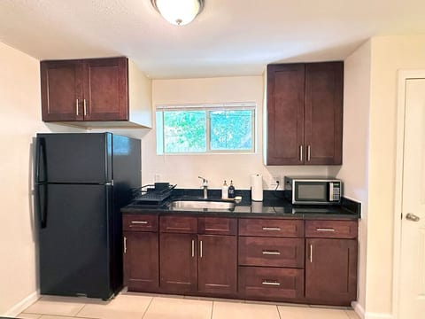 Furnished Sunflower 1BR | 10min to Denver | 30+ Stays