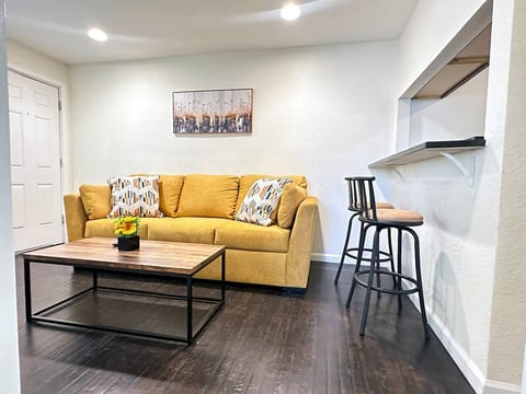 Furnished Sunflower 1BR | 10min to Denver | 30+ Stays