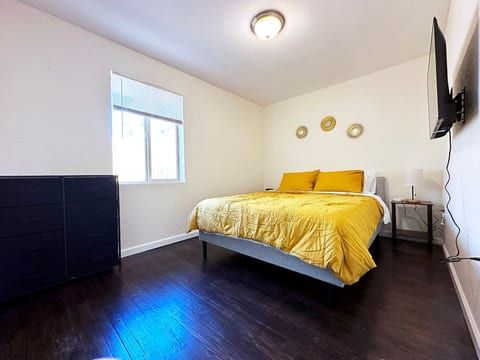 Furnished Sunflower 1BR | 10min to Denver | 30+ Stays