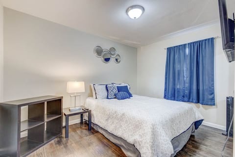 Royal Blue Lakewood Retreat | Light Rail + Denver