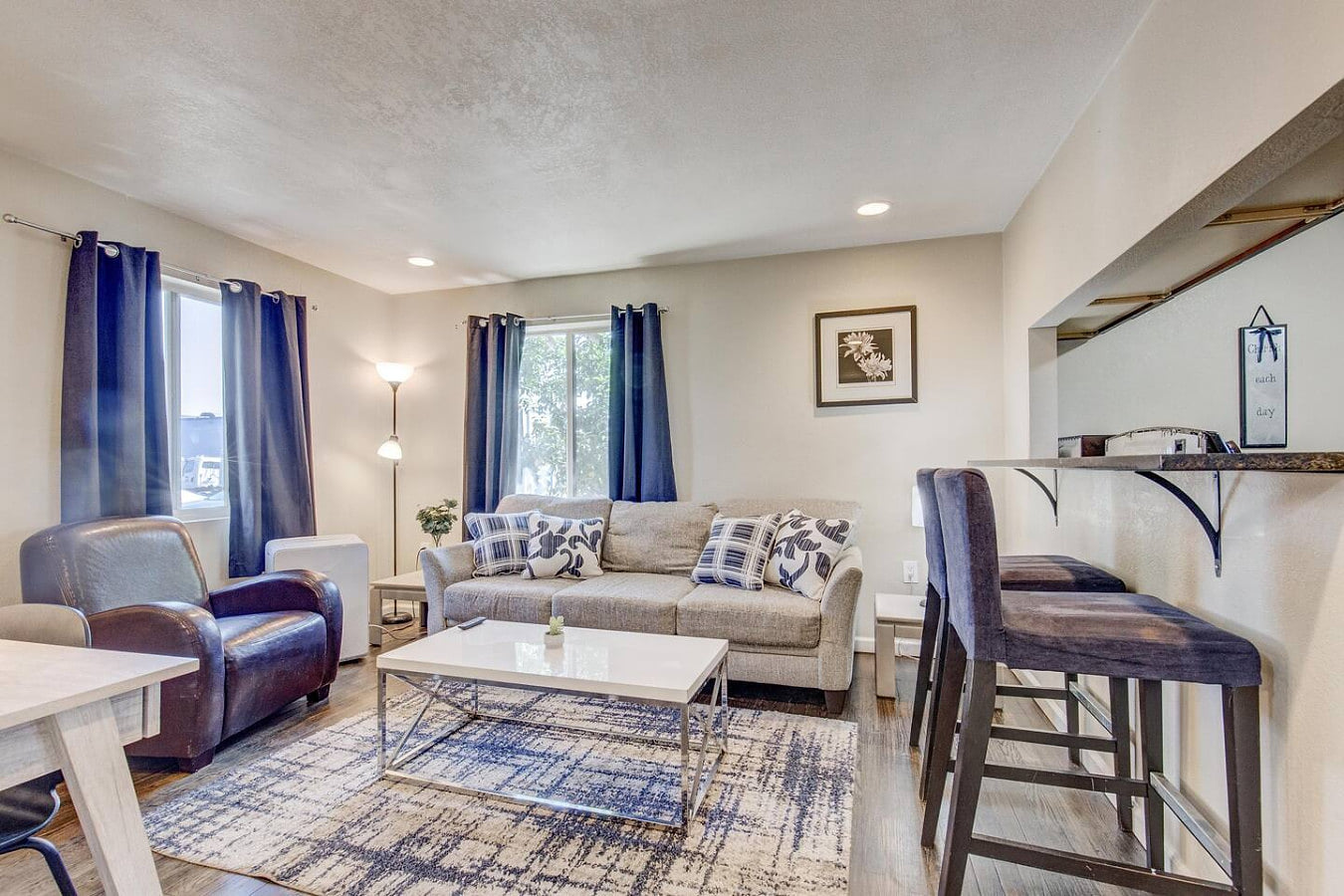 7min light rail walk | Royal Blue Lakewood Retreat