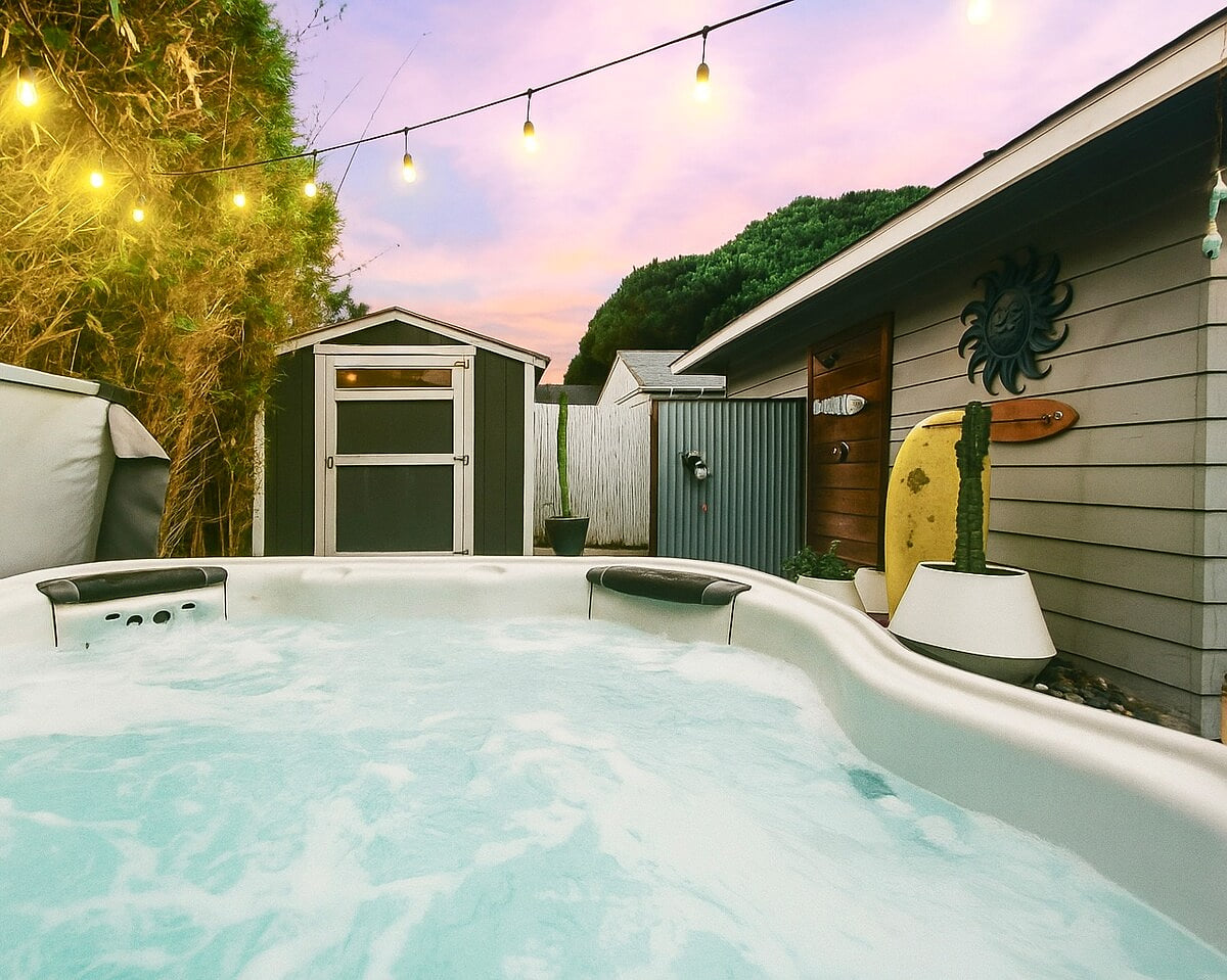 Designed for families: private hot tub, beach gear, board games, books, and all the essentials for a stress-free getaway!