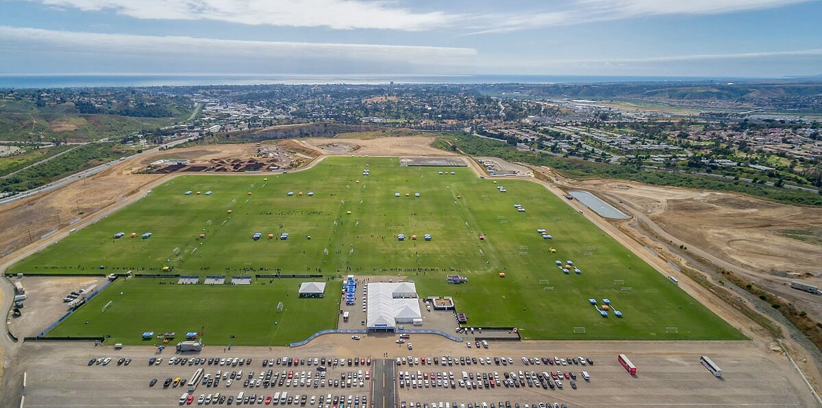 The new SoCal Sports Complex  is an easy 10 minute drive (4.5 miles) from the house. Perfect for families in town for soccer or lacrosse tournaments!