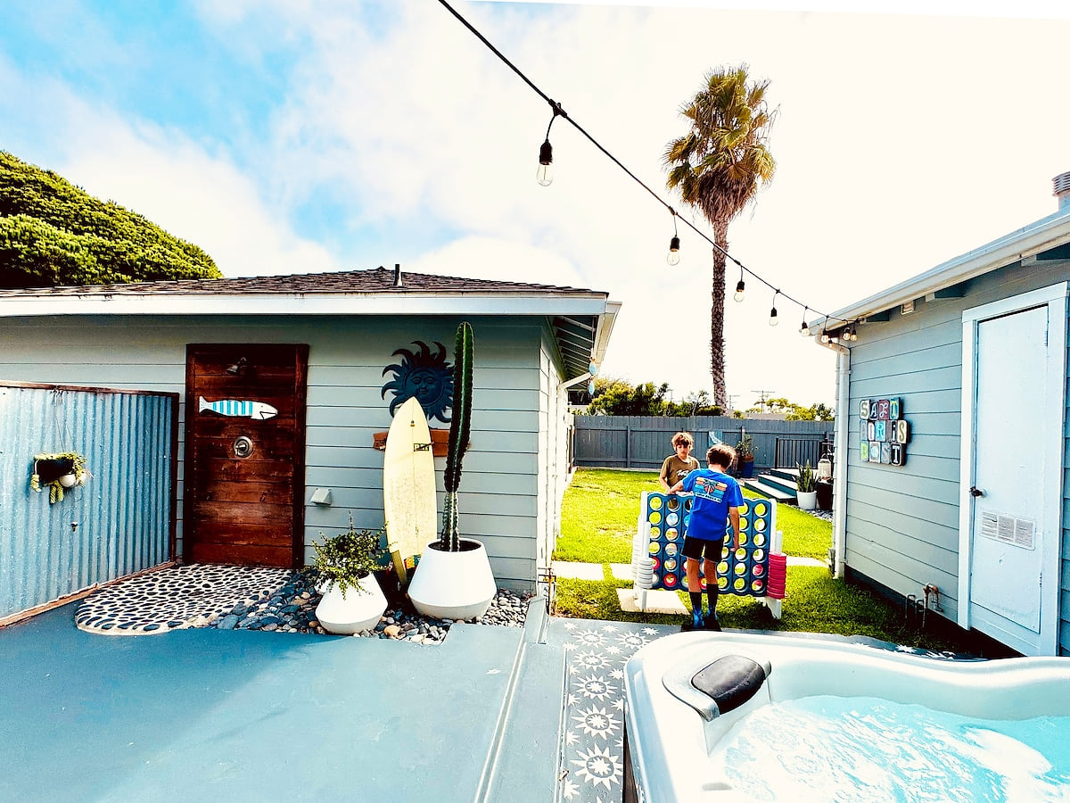 ✨ Welcome to the Oside Abode ✨
A soulful 1943 California bungalow, designed for your family to unplug and enjoy Southern California beach living.  Private Hot Tub & Yard | 15 min. Walk to Beach