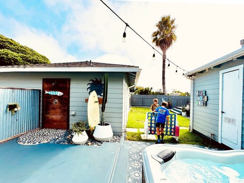 ✨ Welcome to the Oside Abode ✨
A soulful 1943 California bungalow, designed for your family to unplug and enjoy Southern California beach living.