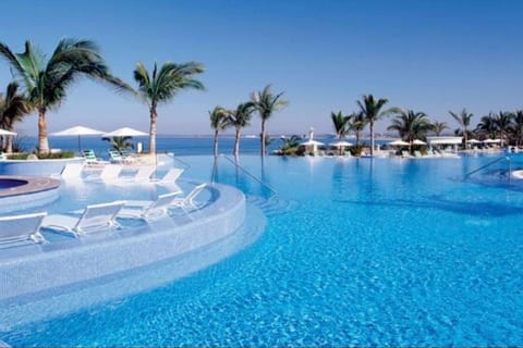 Pueblo Bonito Emerald Bay Owner Master Suite 1BR2B