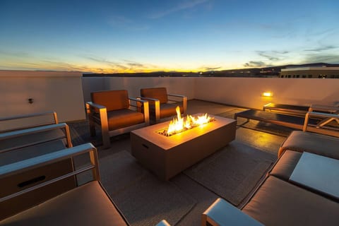 Poolside Retreat for 20 • Spa