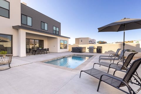 Poolside Retreat for 20 • Spa